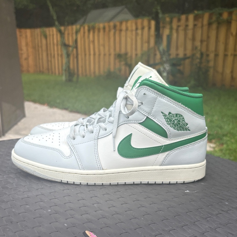 Nike High-Top Jordans Sneakers in White and Green